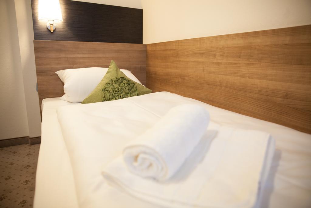 Hotel & Restaurant Schwarzes Kreuz Fürth Extérieur photo
